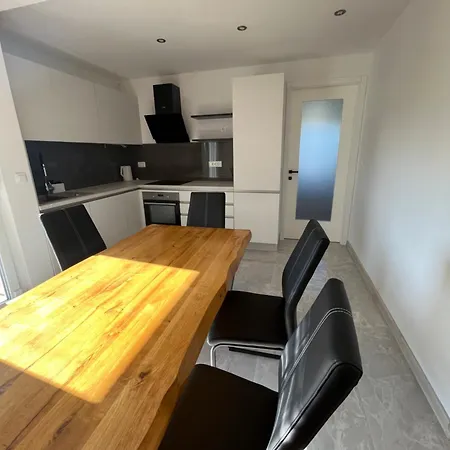 Giovani Апартаменты Каштела